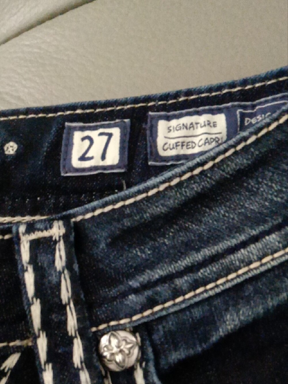 MISS ME Dark Blue Capri Jeans with Contrast Stitching - NWOT - Picture 2 of 4